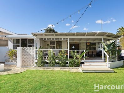 4 Valley Road, Halls Head WA 6210