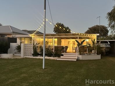 4 Valley Road, Halls Head WA 6210
