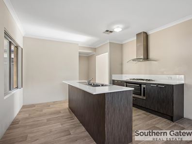 12 Bristow Street, Haynes WA 6112