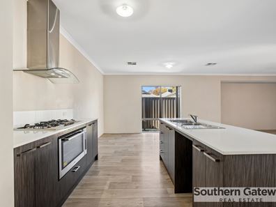 12 Bristow Street, Haynes WA 6112