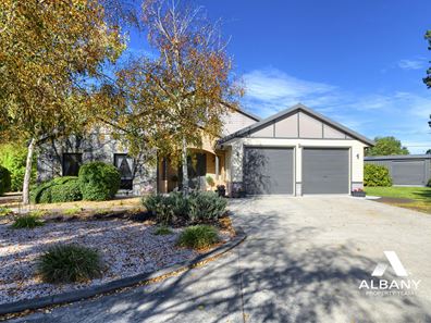 24 Parmelia Way, Mckail WA 6330