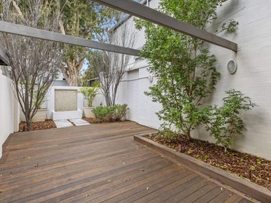 2 Freshwater Close, Claremont WA 6010