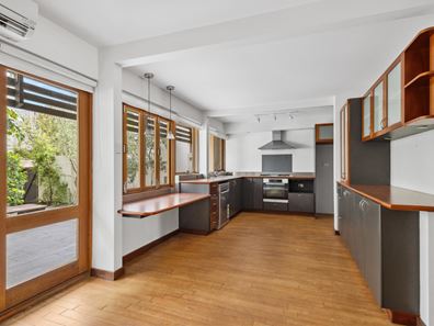 2 Freshwater Close, Claremont WA 6010