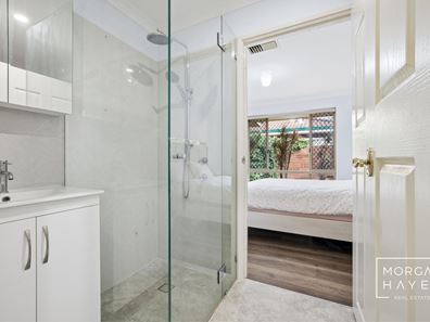 2/14 Skytown  Place, Queens Park WA 6107