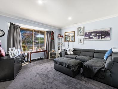 33 Roseheath Boulevard, Kiara WA 6054