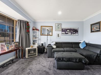 33 Roseheath Boulevard, Kiara WA 6054