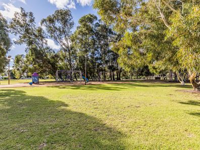 5 Chiltern Avenue, Brookdale WA 6112