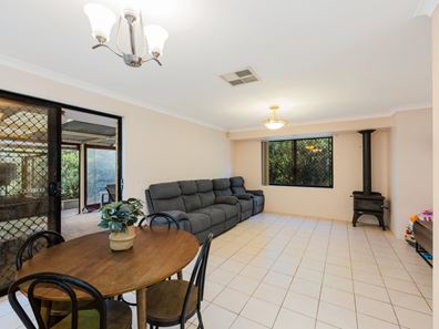 5 Chiltern Avenue, Brookdale WA 6112