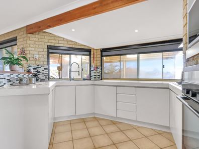6 Ploughshare Place, South Lake WA 6164