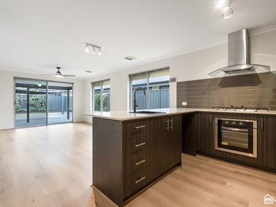 6 Robson Avenue, Hilbert WA 6112