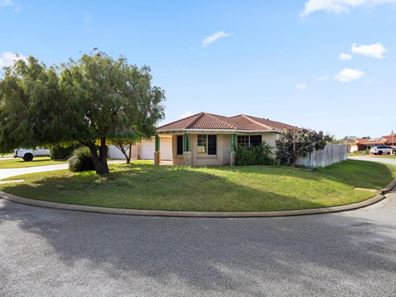 15 Montmartre Green, Port Kennedy WA 6172