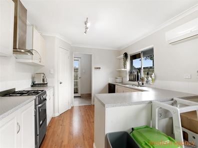 15 Brookes way, Calista WA 6167
