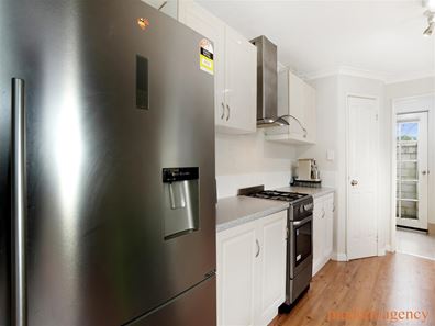 15 Brookes way, Calista WA 6167