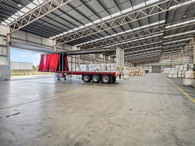 4 Lodge Dr, East Rockingham WA 6168