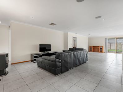 16 Westerly Crescent, Heathridge WA 6027