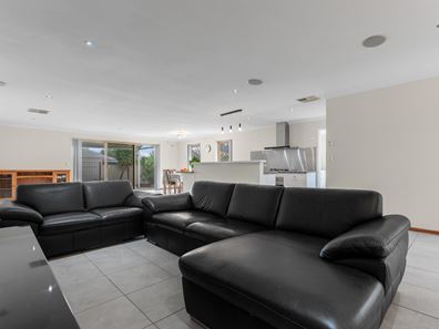 16 Westerly Crescent, Heathridge WA 6027