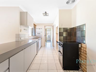 122 Forest Lakes Dr, Thornlie WA 6108