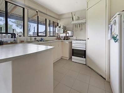 37 Constantine Road, Waggrakine WA 6530