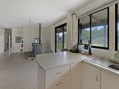 37 Constantine Road, Waggrakine WA 6530
