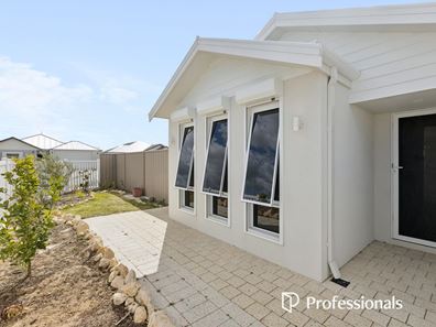 32 Castlemead Drive, Yanchep WA 6035