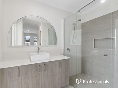 32 Castlemead Drive, Yanchep WA 6035