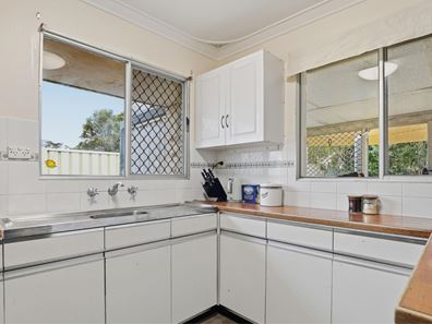 2 Hakea Place, Pinjarra WA 6208