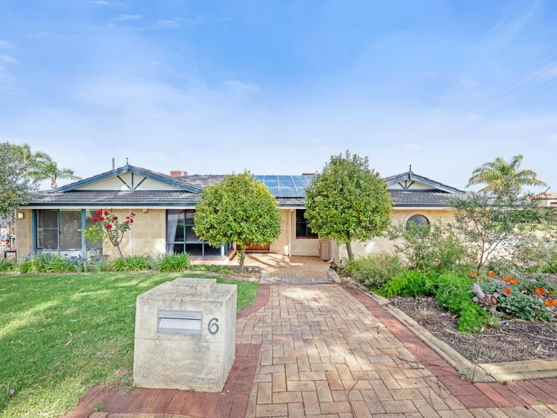6 Suiza Place, Carine