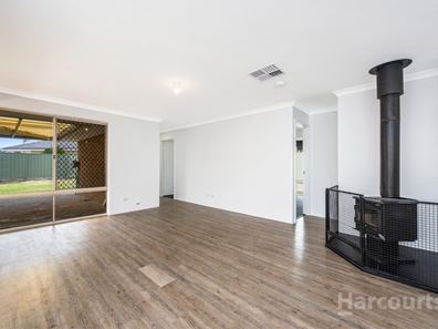 22 Floribunda Avenue, Halls Head WA 6210