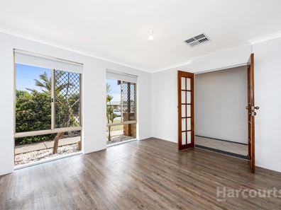 22 Floribunda Avenue, Halls Head WA 6210