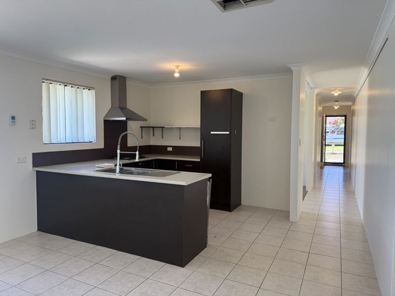 37 Mccubbin Loop, Seville Grove WA 6112