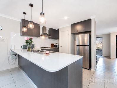 310 Peelwood Parade, Halls Head WA 6210