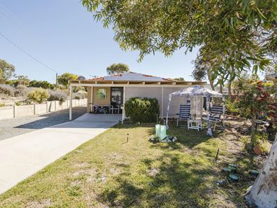 7 Dhu Street, Guilderton WA 6041