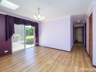 18 Shield Road, Lesmurdie WA 6076