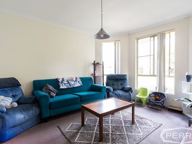 7 Leyburn Drive, Halls Head WA 6210