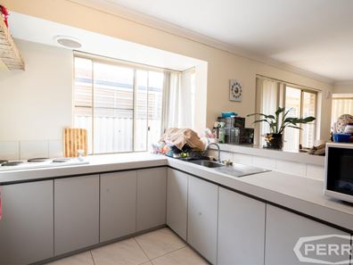 7 Leyburn Drive, Halls Head WA 6210