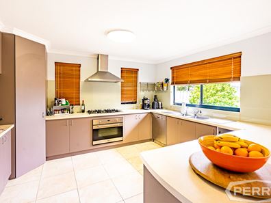 8 Grasshill Grange, Halls Head WA 6210