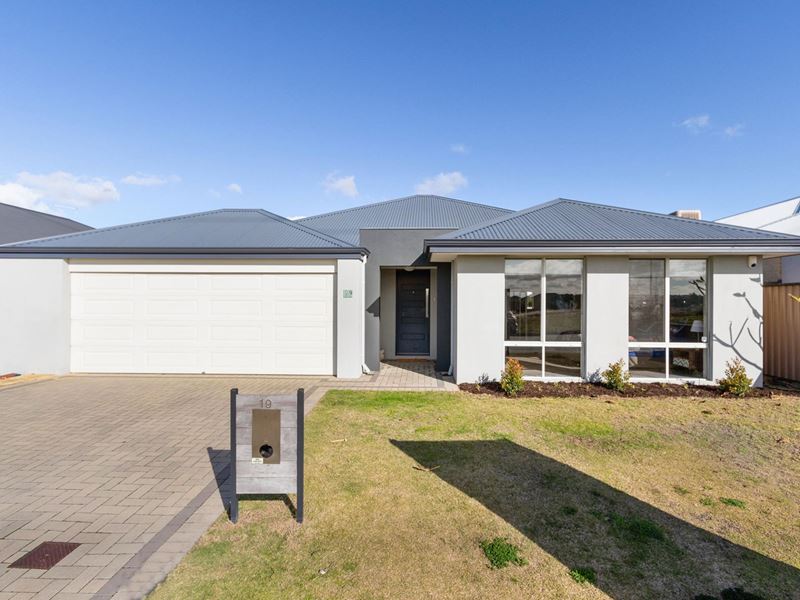 19 Monticello Parkway, Piara Waters WA 6112