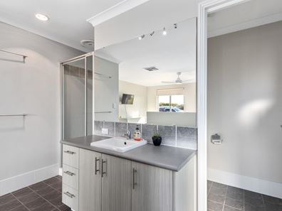 19 Monticello Parkway, Piara Waters WA 6112