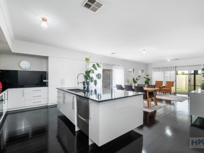8 Putley Road, The Vines WA 6069