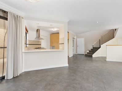 18 Admiralty Road, Canning Vale WA 6155