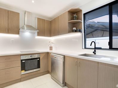 2 Kerrison Parade, Seville Grove WA 6112