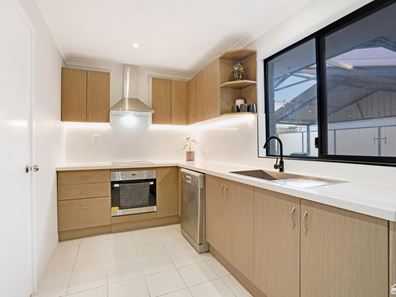 2 Kerrison Parade, Seville Grove WA 6112