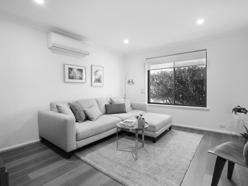 4/2 Weaponess Road, Scarborough