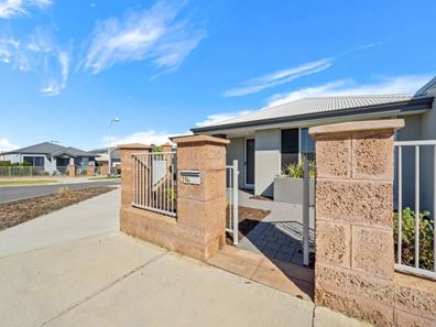 294 Grandis Boulevard, Banksia Grove WA 6031