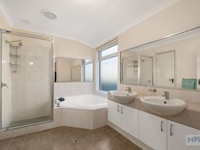 10 Pirianda Way, Aveley WA 6069