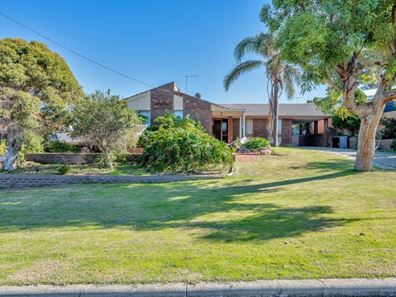 16 Muir Place, Halls Head WA 6210