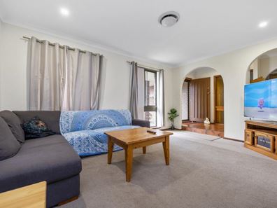 16 Muir Place, Halls Head WA 6210