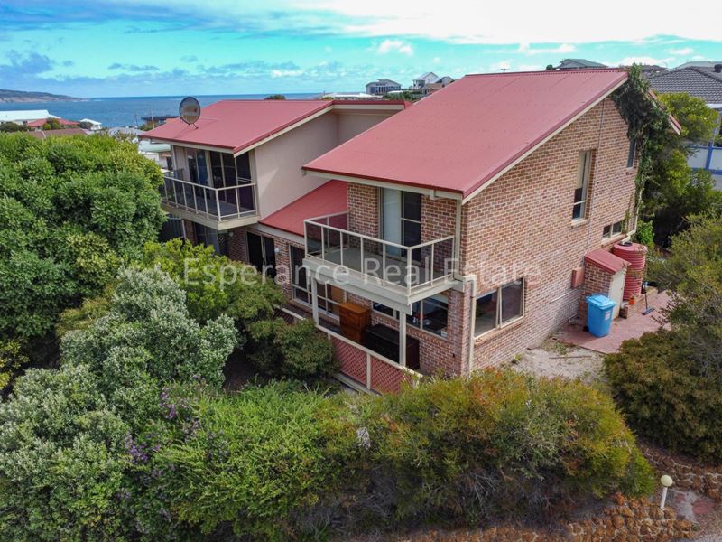 8 Mills Place, West Beach