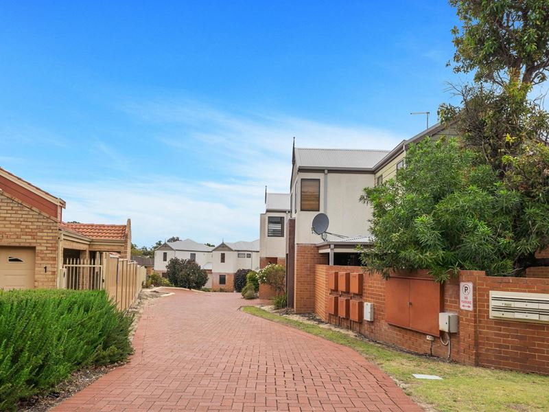2/16 The Crescent, Redcliffe