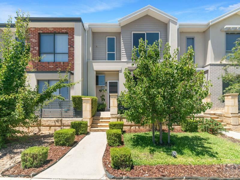 104 Strinesdale Boulevard, Aveley